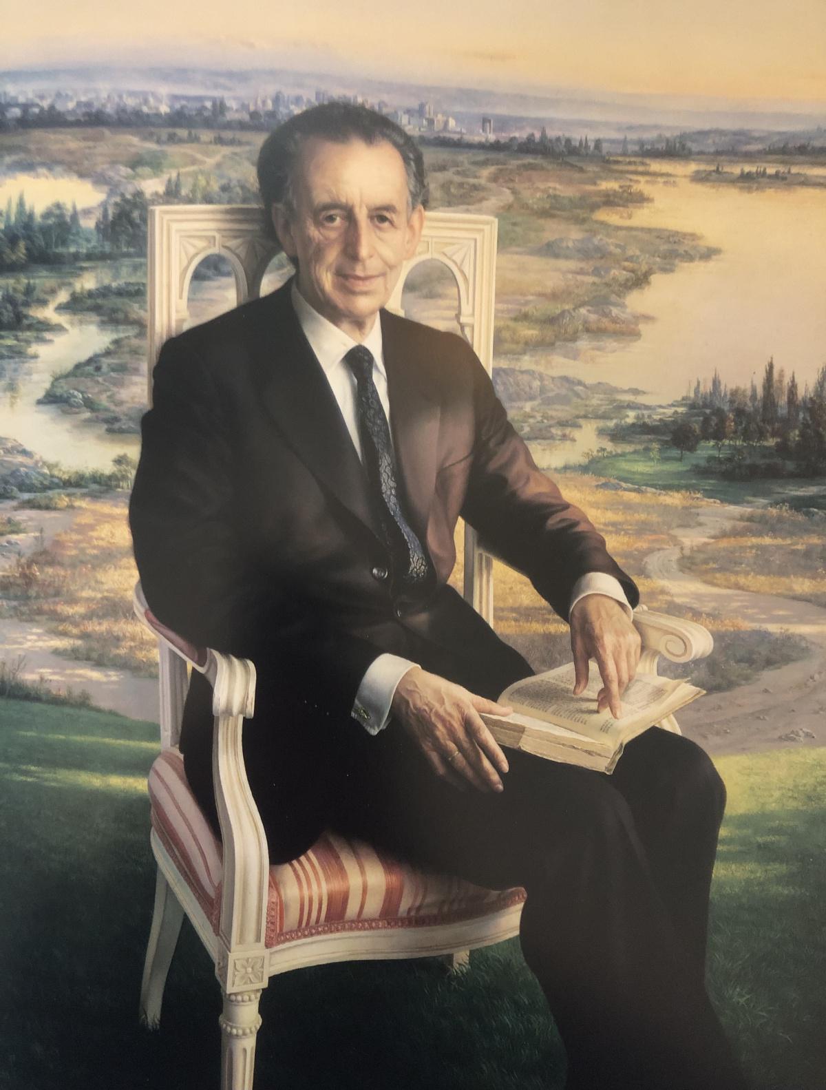 Eduardo Naranjo: El Máximo Artista del Realismo Mágico, Embajador del Arte Español en el Mundo. Eduardo Naranjo: El Máximo Artista del Realismo Mágico, Embajador del Arte Español en el Mundo.