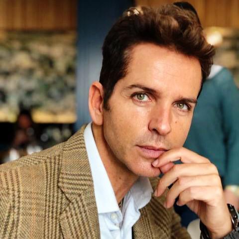 Trazando Caminos: El Renacer Artístico de Antonio Espigares desde Granada a Nueva York Trazando Caminos: El Renacer Artístico de Antonio Espigares desde Granada a Nueva York