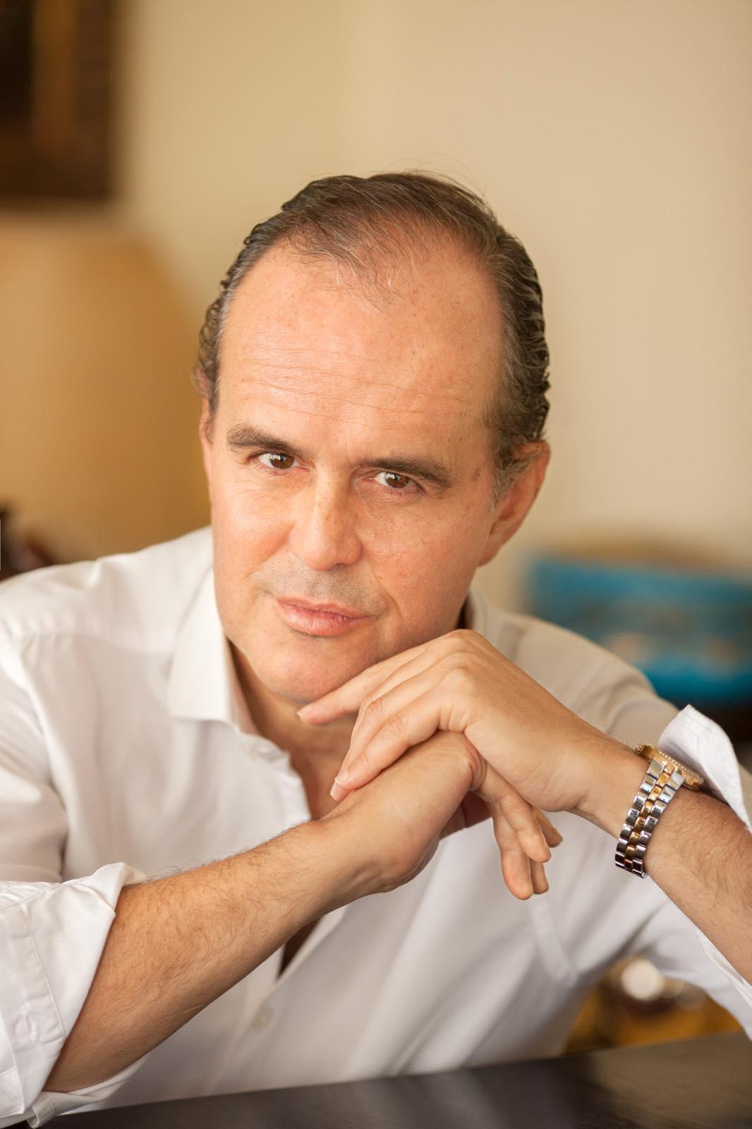 El escritor y periodista José Aguilar presentó junto a Marina Castaño su Antología en el Ateneo de Madrid. El escritor y periodista José Aguilar presentó junto a Marina Castaño su Antología en el Ateneo de Madrid.