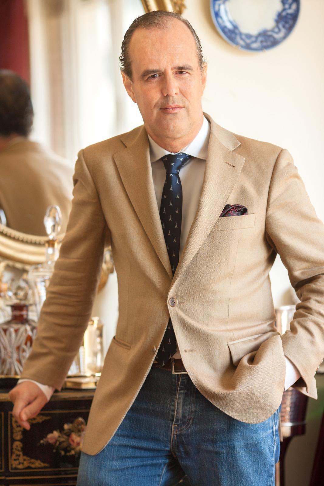 El escritor y periodista José Aguilar presentó junto a Marina Castaño su Antología en el Ateneo de Madrid. El escritor y periodista José Aguilar presentó junto a Marina Castaño su Antología en el Ateneo de Madrid.