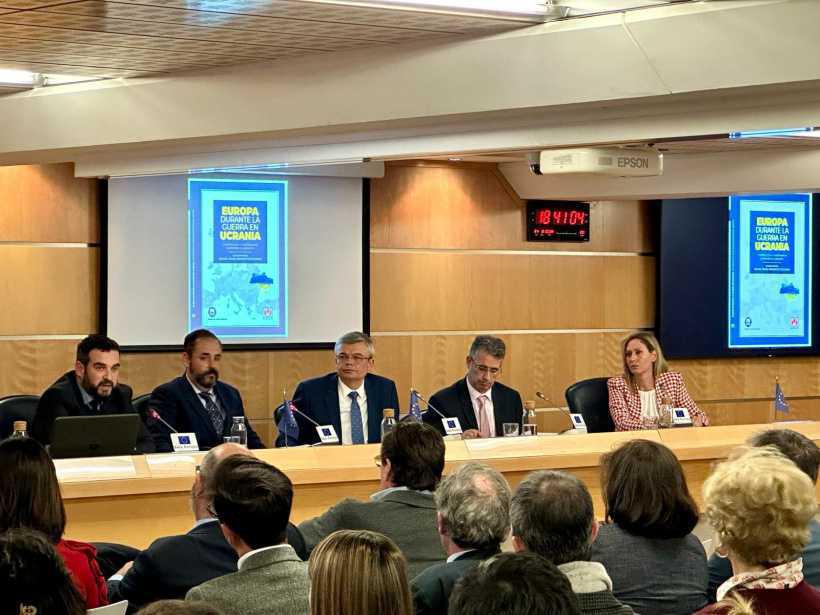 Ucrania pide en Madrid más apoyo financiero y material bélico Ucrania pide en Madrid más apoyo financiero y material bélico