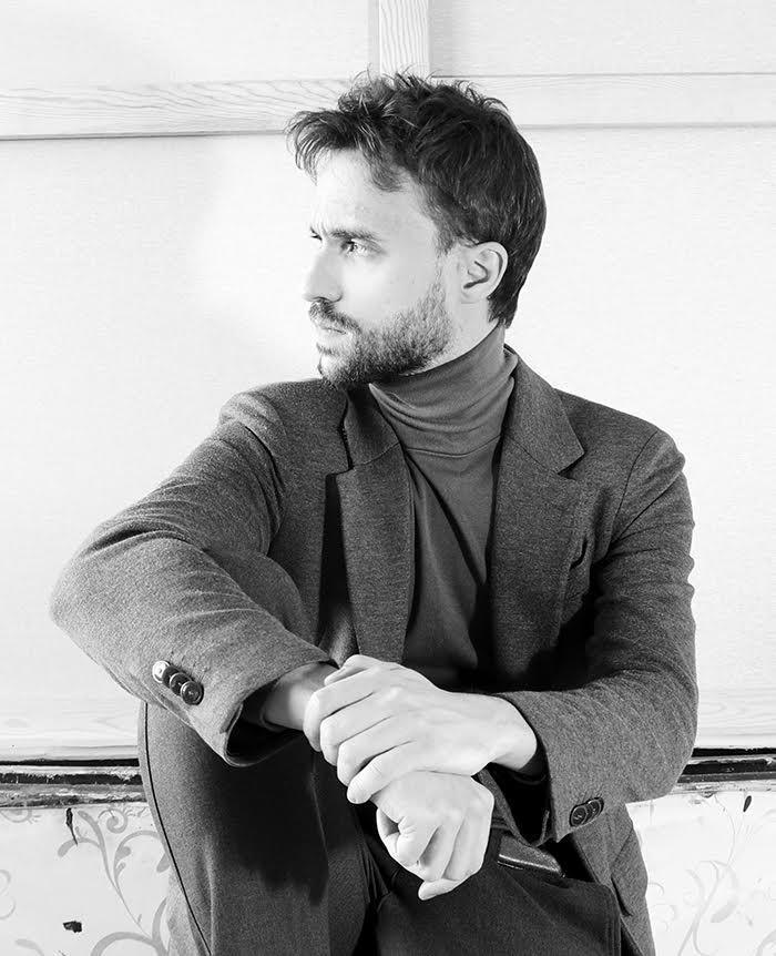 Trazos de Pasión: El Arte Vibrante de Alberto Rodríguez Serrano Trazos de Pasión: El Arte Vibrante de Alberto Rodríguez Serrano