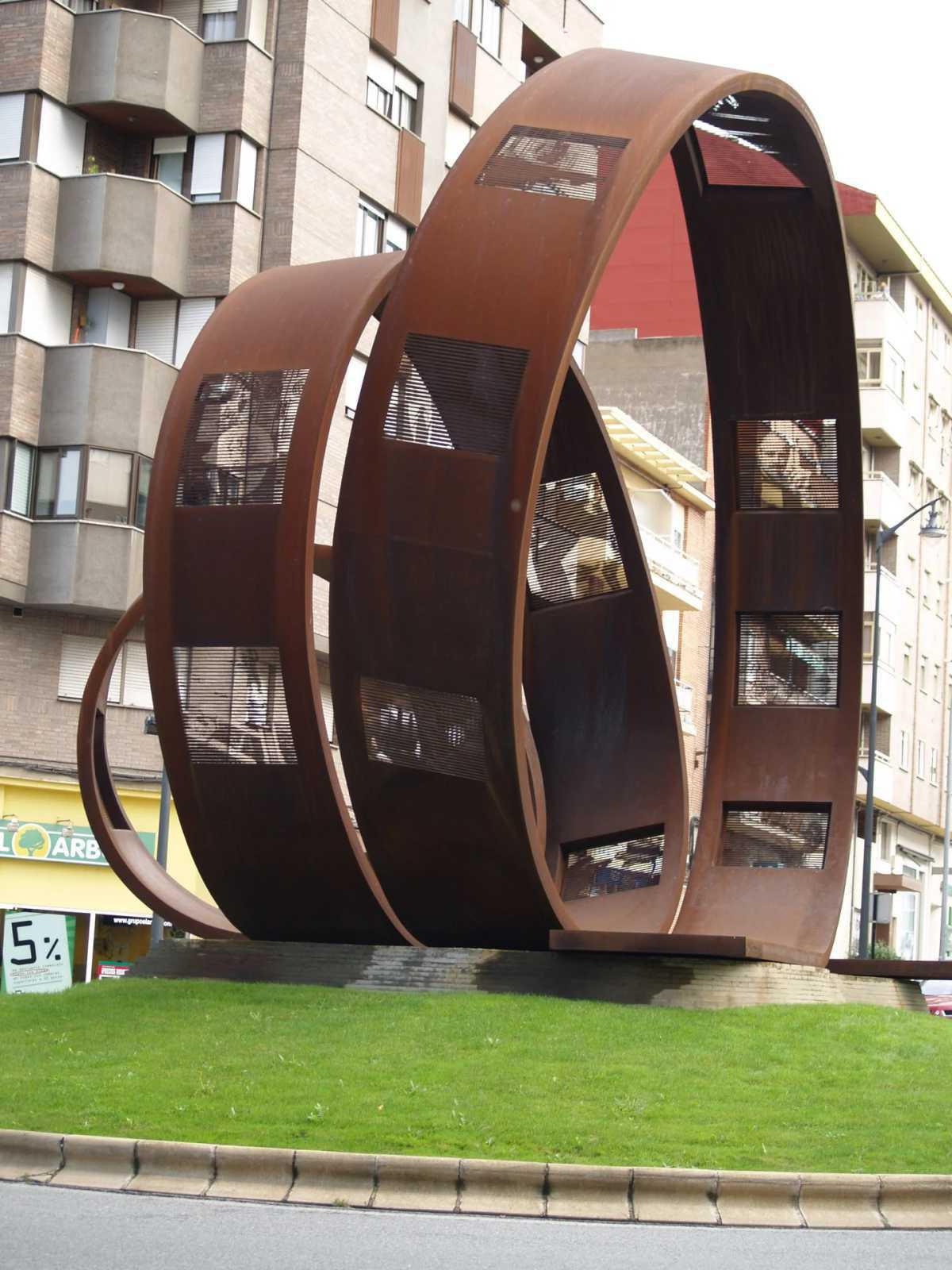 José Carralero el Artista en Arte: Pintor y Escultor José Carralero el Artista en Arte: Pintor y Escultor