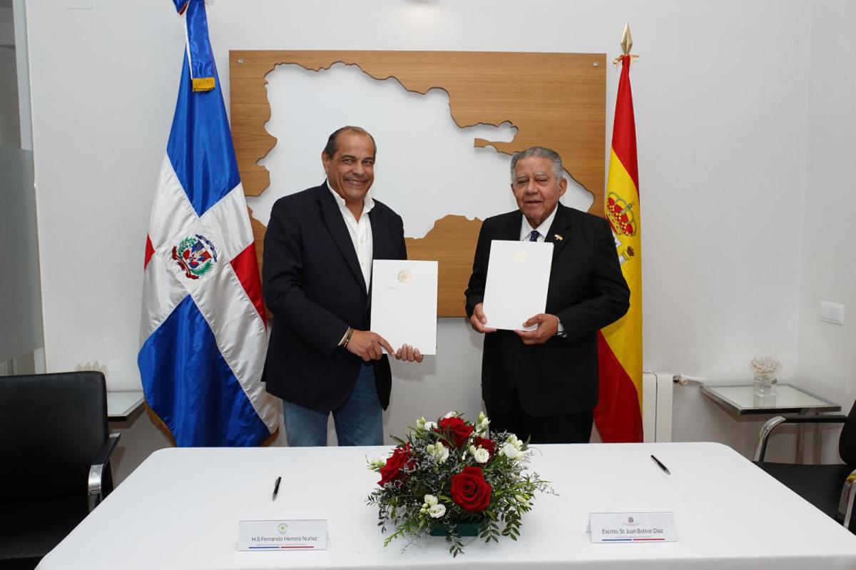 Embajada Dominicana en España Firma Importantes Acuerdos Comerciales para Fortalecer Relaciones Bilaterales