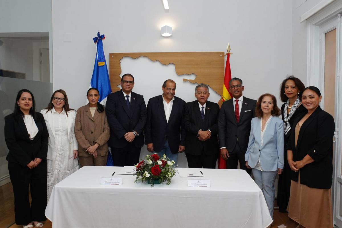 Embajada Dominicana en España Firma Importantes Acuerdos Comerciales para Fortalecer Relaciones Bilaterales