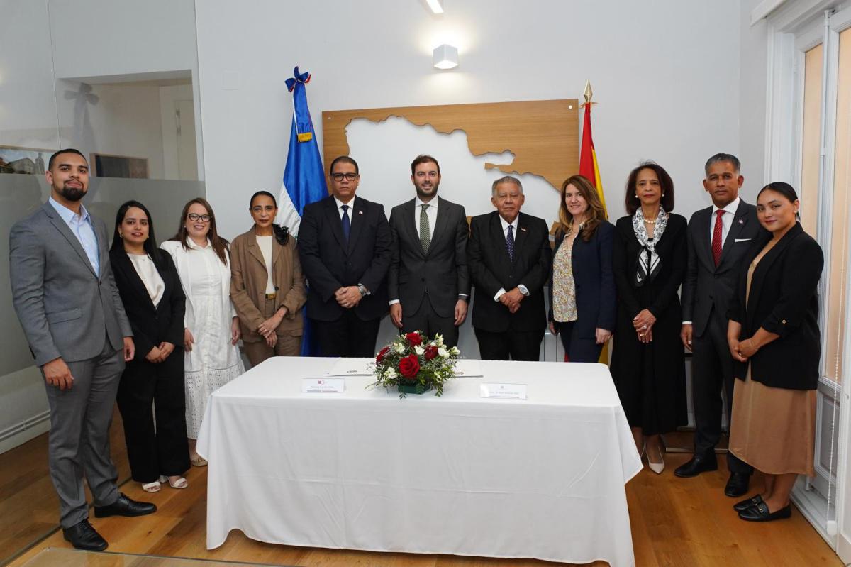 Embajada Dominicana en España Firma Importantes Acuerdos Comerciales para Fortalecer Relaciones Bilaterales