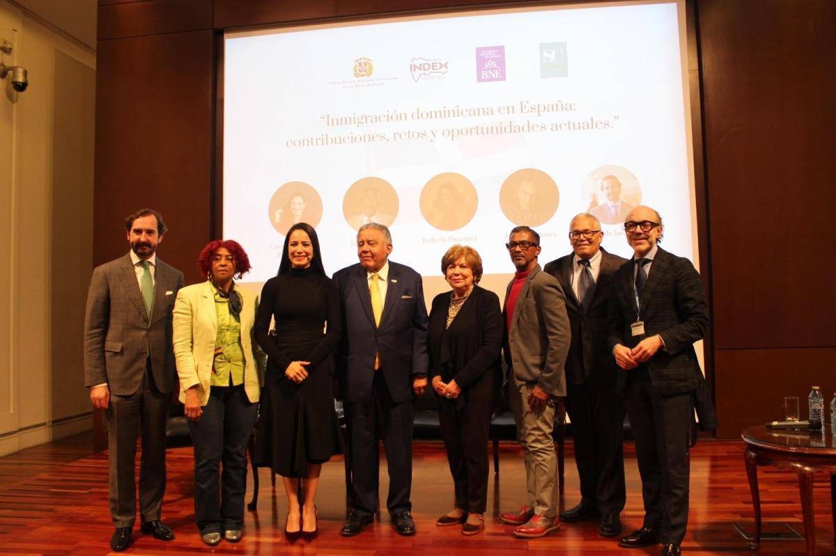 Embajada dominicana realiza conferencia en la Biblioteca Nacional de España 