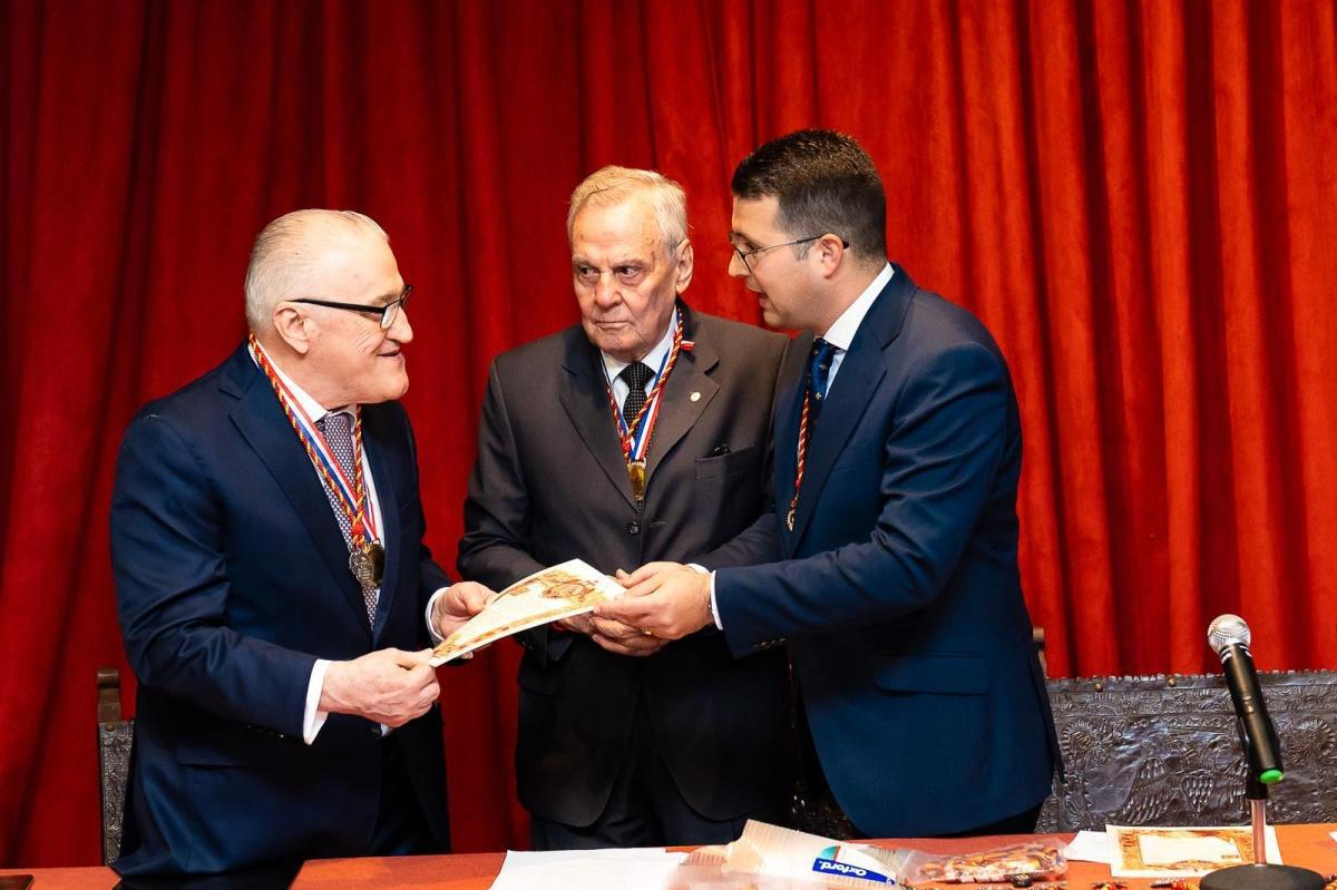 Hermandad y legado: Un encuentro de historia y fe en el Museo de Arte Sacro de Asunción Hermandad y legado: Un encuentro de historia y fe en el Museo de Arte Sacro de Asunción