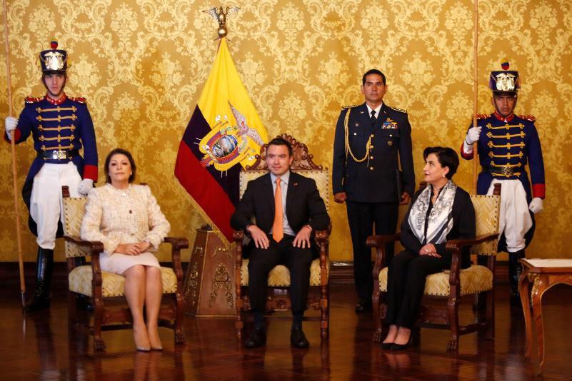Daniel Noboa condecora a la Embajadora Wilma Andrade con la Orden Nacional al Mérito en el grado de Gran Cruz por su labor diplomática en España 