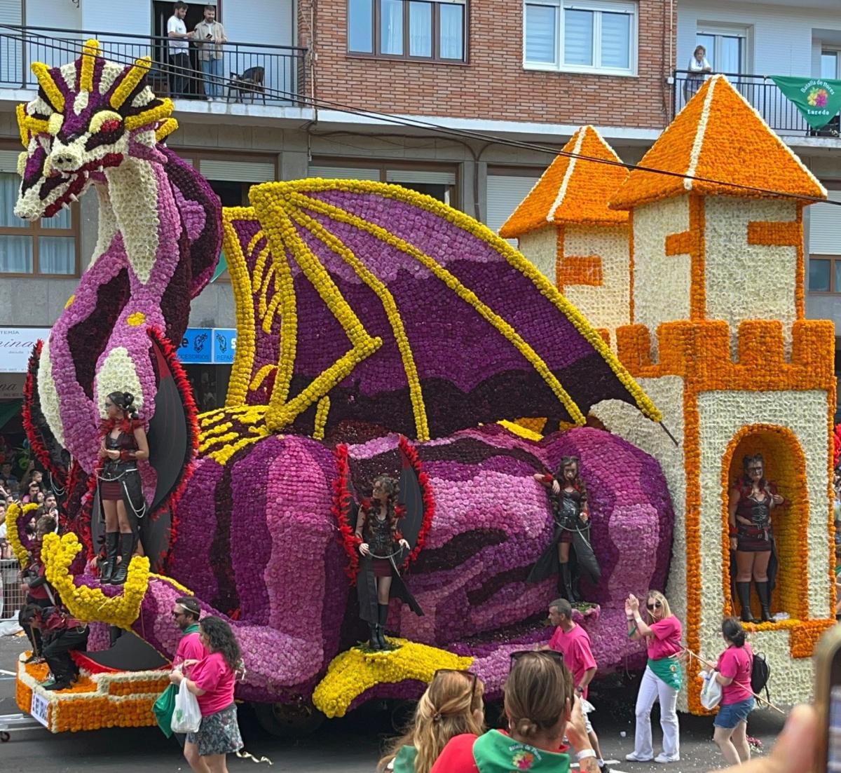 La Batalla de las Flores de Laredo se consolida como fiesta internacional La Batalla de las Flores de Laredo se consolida como fiesta internacional