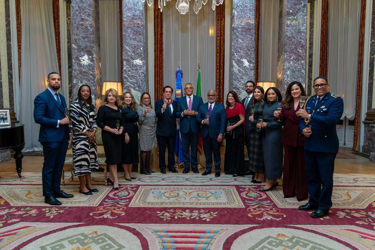 El Embajador de la República Dominicana Tony Raful distinguido con la Orden de la Estrella de Italia El Embajador de la República Dominicana Tony Raful distinguido con la Orden de la Estrella de Italia