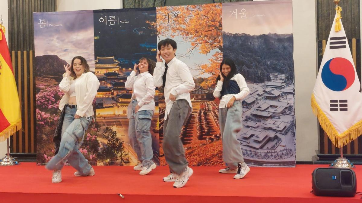 La Embajada de Corea celebra el Día de la Fundación Nacional con un emotivo discurso del Embajador Lim Soosuk La Embajada de Corea celebra el Día de la Fundación Nacional con un emotivo discurso del Embajador Lim Soosuk