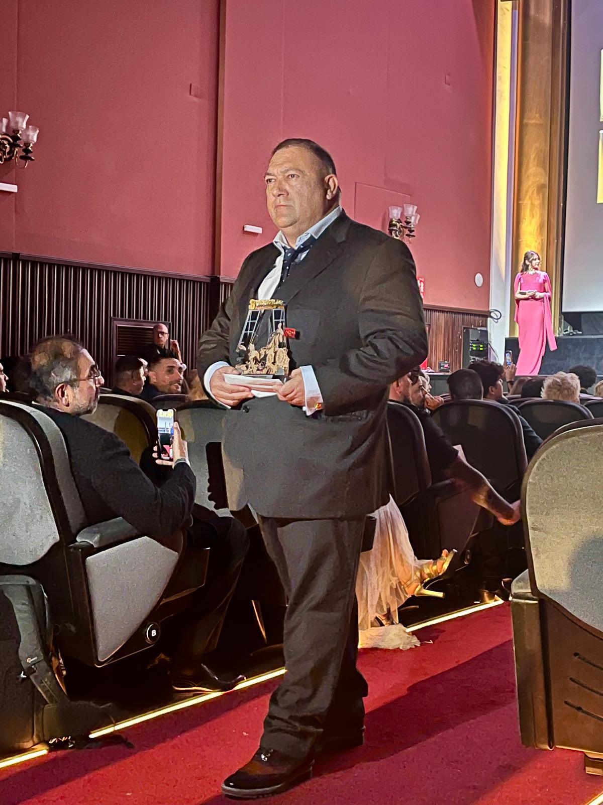 Merecido premio Mediterrani al escritor Jose Antonio Kapelo