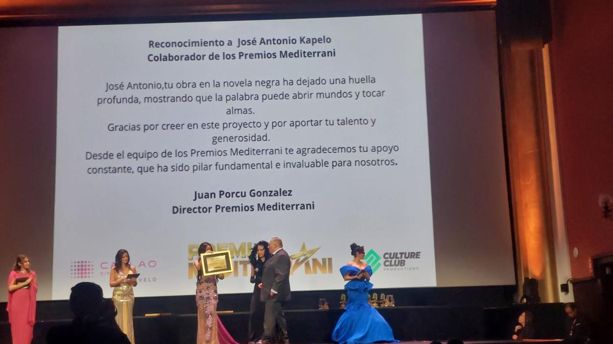 Merecido premio Mediterrani al escritor Jose Antonio Kapelo