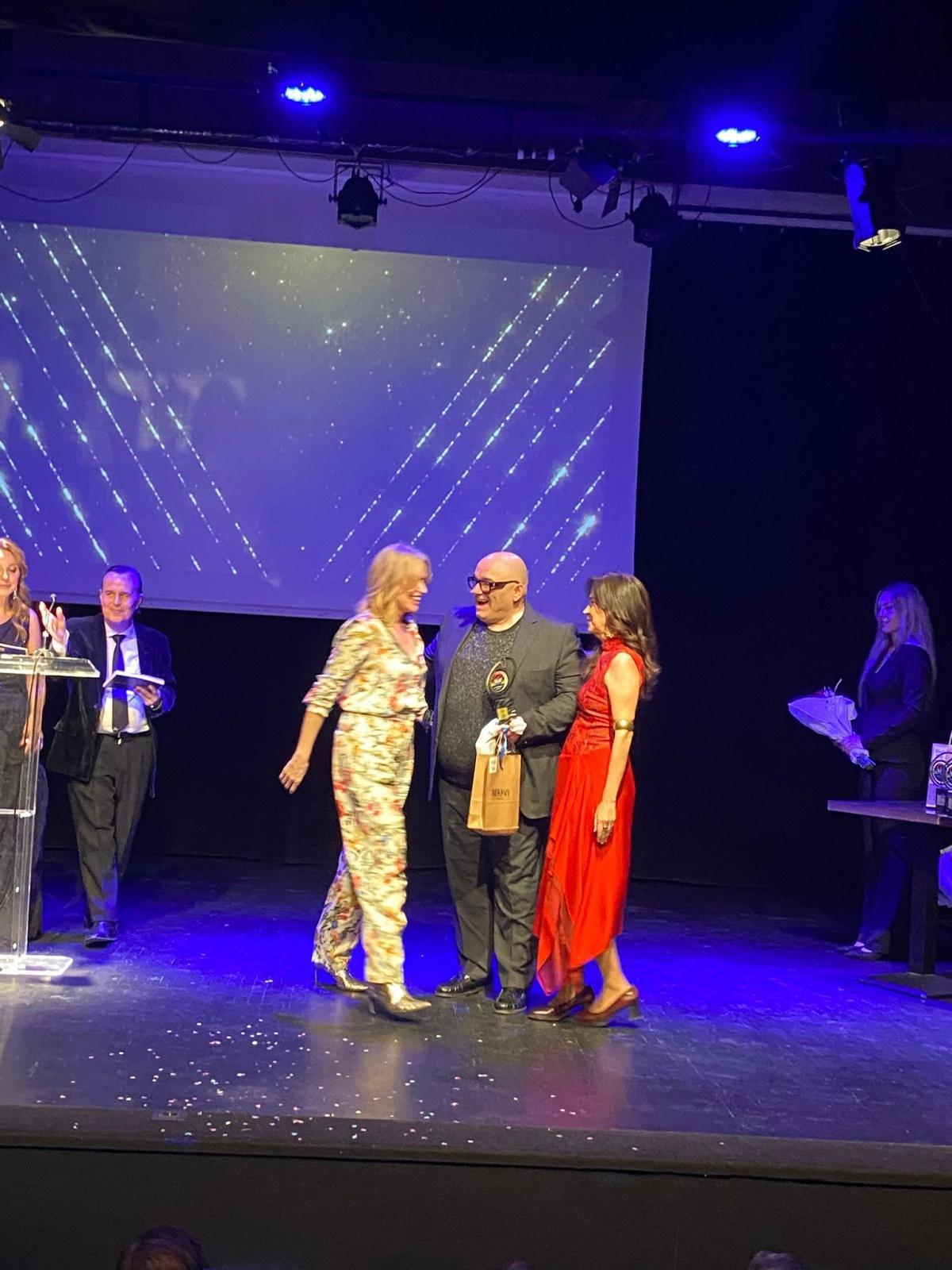 Triunfa de nuevo el periodista José Aguilar con la segunda edición de los Premios La Terraza. Triunfa de nuevo el periodista José Aguilar con la segunda edición de los Premios La Terraza.