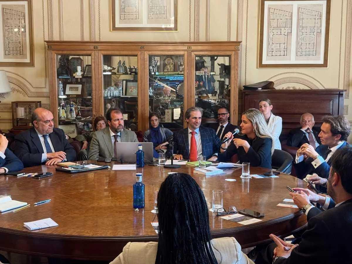 Laura González Escallada protagoniza en el Real Casino de Madrid el debate sobre el futuro de las relaciones China–Iberoamérica