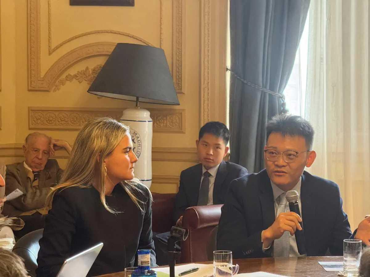 Laura González Escallada protagoniza en el Real Casino de Madrid el debate sobre el futuro de las relaciones China–Iberoamérica