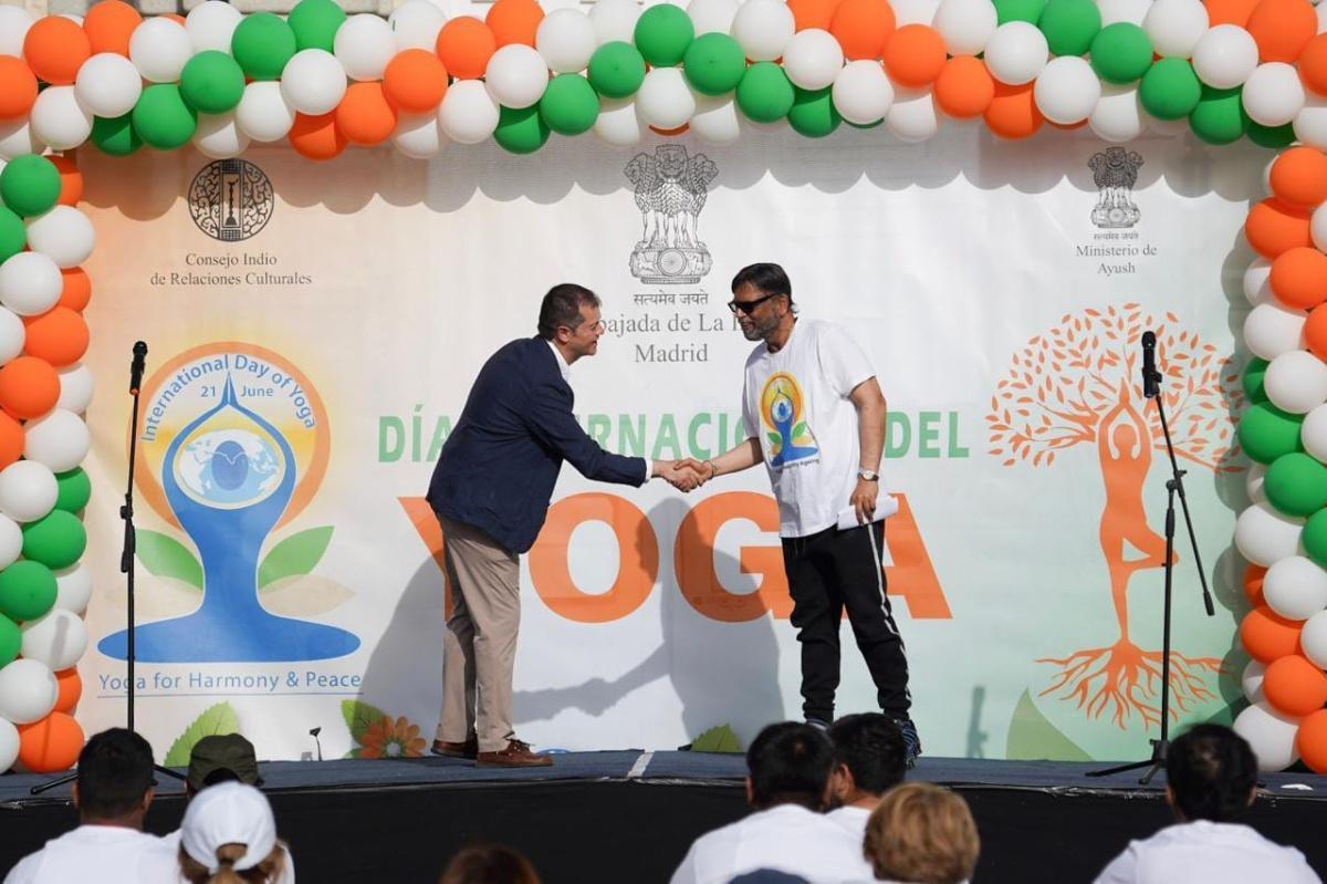 España respira al unísono: la Embajada de la India lleva el Día Internacional del Yoga a todos los rincones del país
