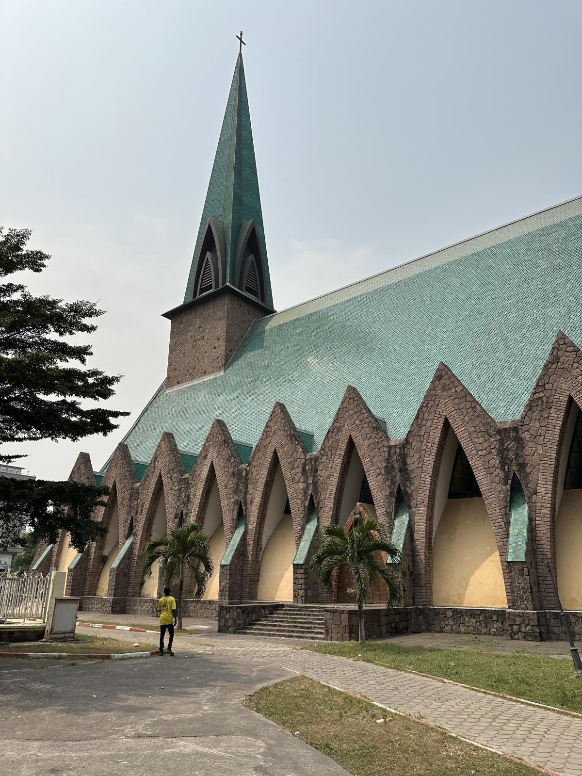 La Basilique Sainte Anne du Congo La Basilique Sainte Anne du Congo