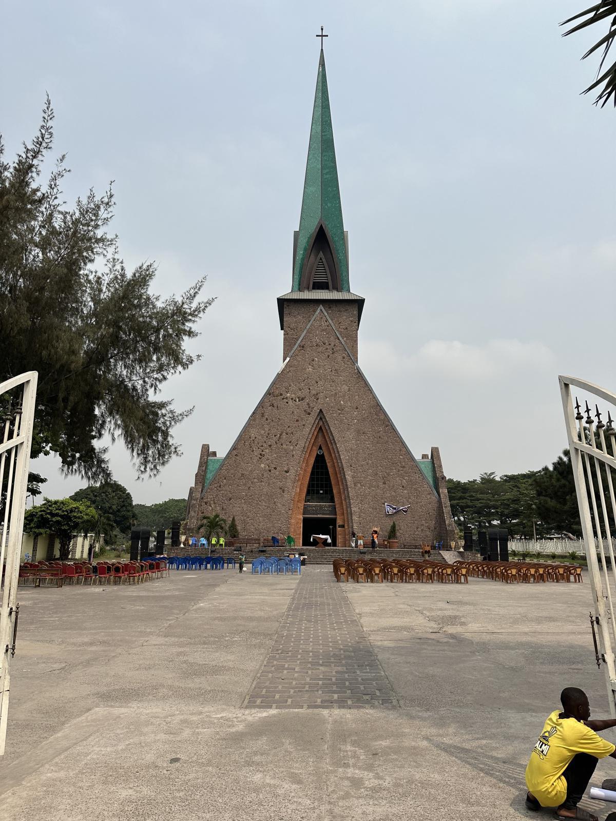 La Basilique Sainte Anne du Congo La Basilique Sainte Anne du Congo