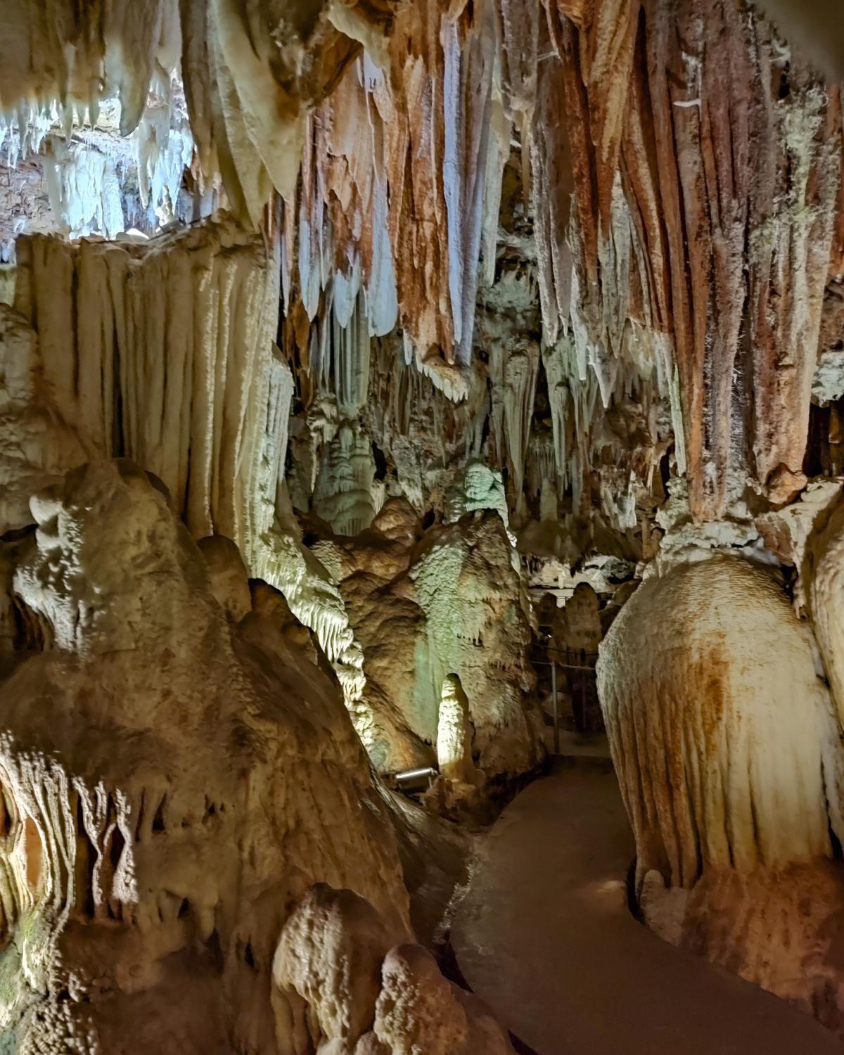 Cuevas del Aguila