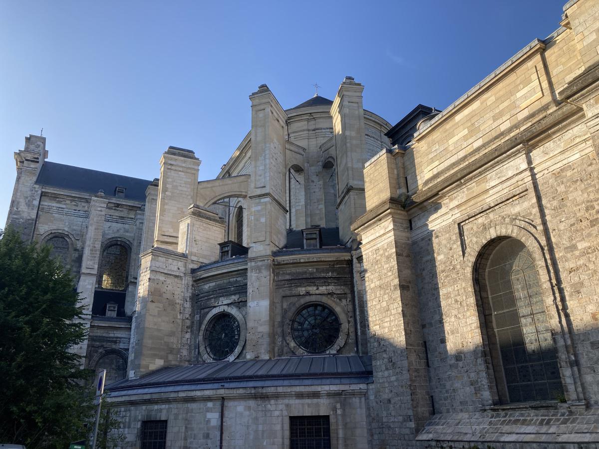 La Majestueuse Cathédrale d'Arras : Un Trésor d'Histoire et d'Architecture