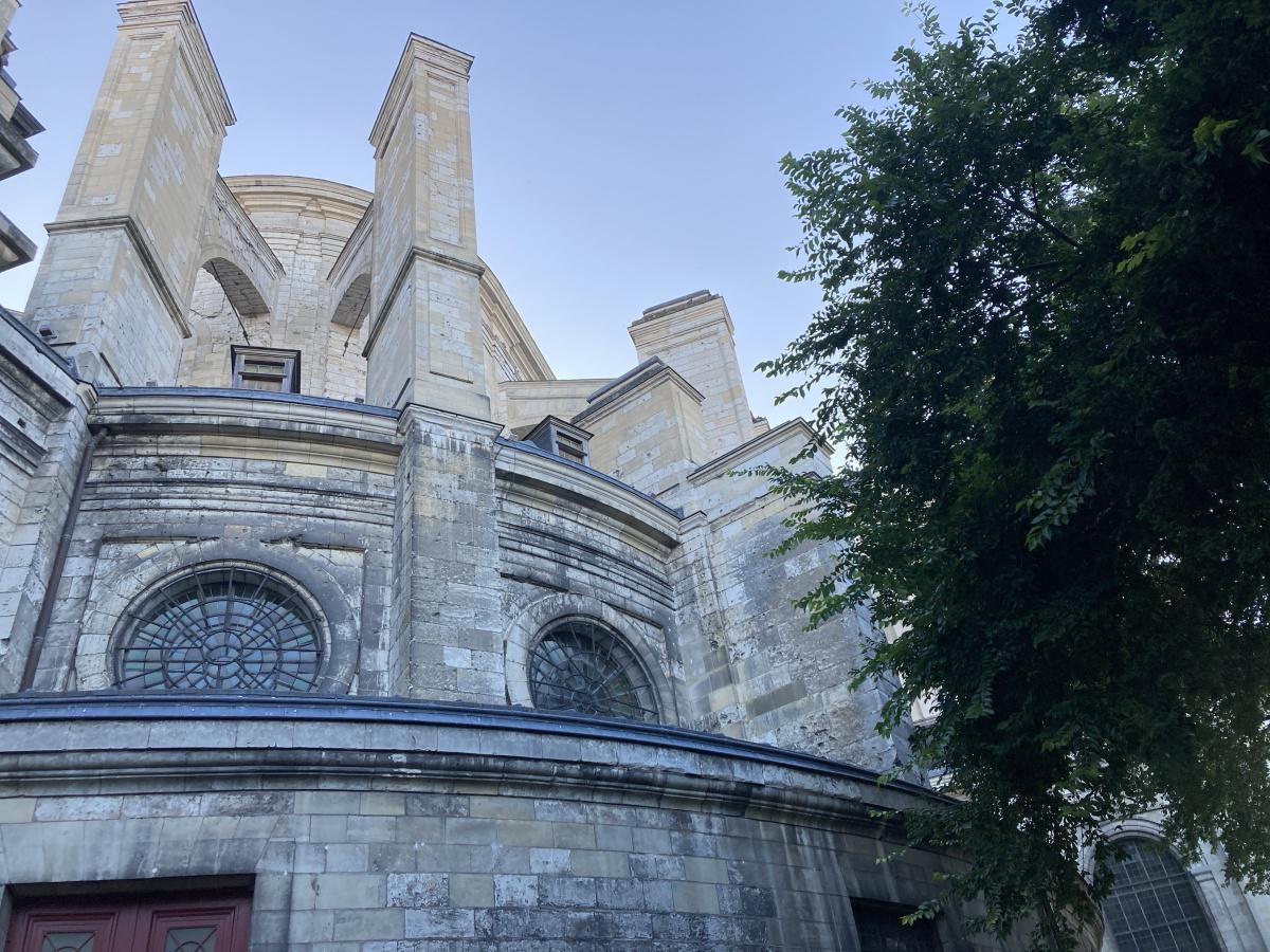 La Majestueuse Cathédrale d'Arras : Un Trésor d'Histoire et d'Architecture