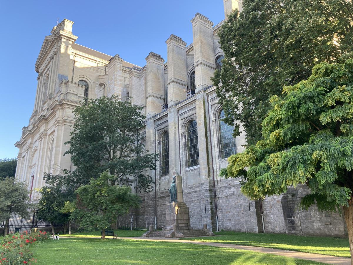 La Majestueuse Cathédrale d'Arras : Un Trésor d'Histoire et d'Architecture