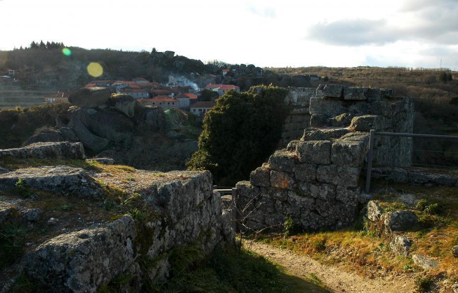 Castelo de Pena de Aguiar (ruínas)