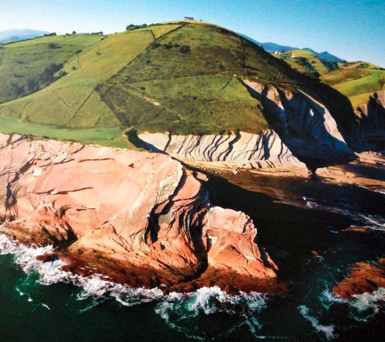 Celebrando el Día Mundial de la Radio: Cumplimos 30 años! De Itzurun Irratia a una Consultoría IT innovadora Celebrando el Día Mundial de la Radio: Cumplimos 30 años! De Itzurun Irratia a una Consultoría IT innovadora