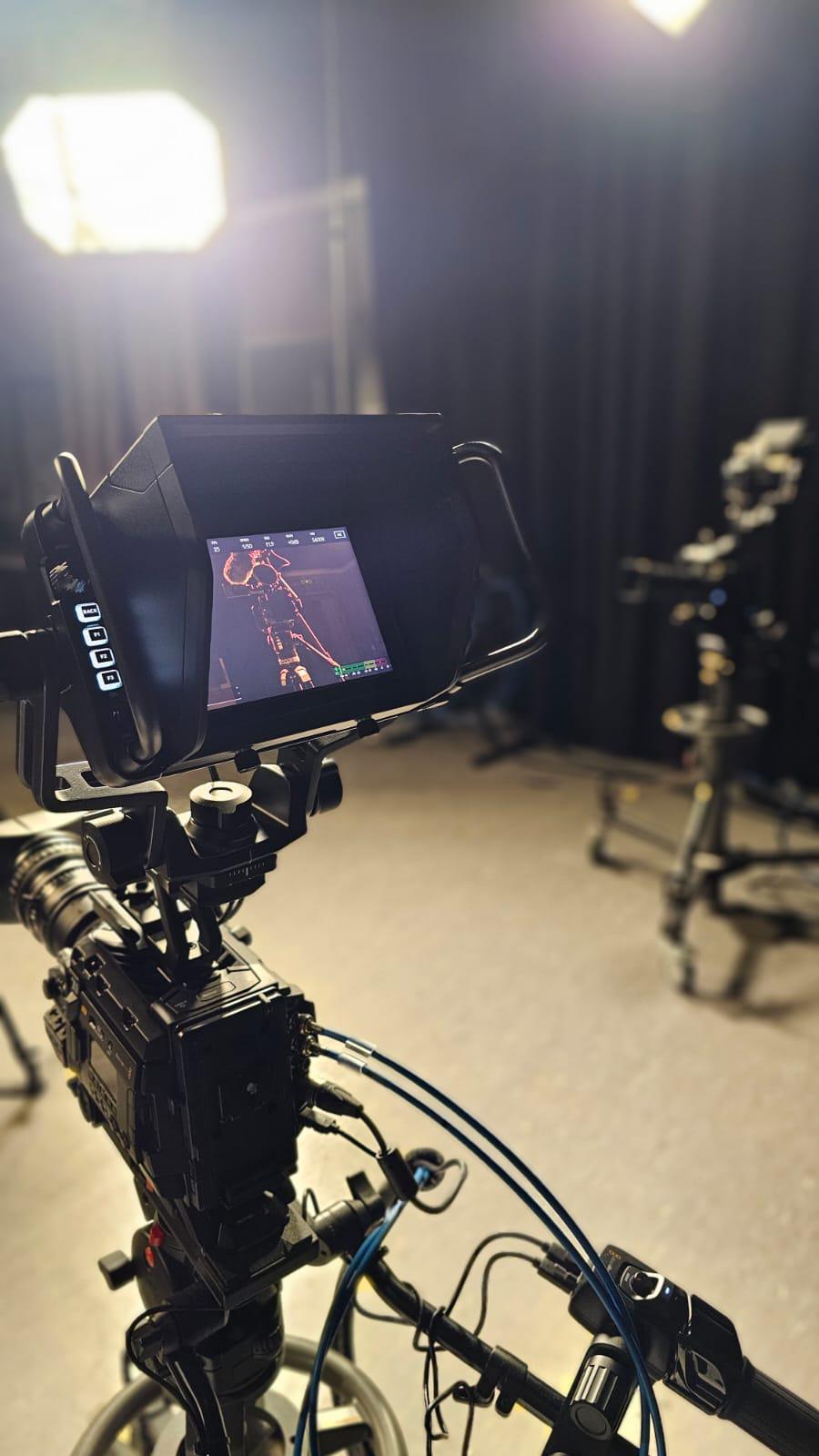 El Departamento de Estudios de Comunicación de la Universidad Rovira i Virgili en Tarragona mejora el plató e incorpora nuevos avances tecnológicos El Departamento de Estudios de Comunicación de la Universidad Rovira i Virgili en Tarragona mejora el plató e incorpora nuevos avances tecnológicos