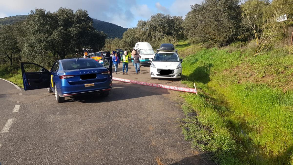 10:24 | TC4 Villaviciosa › URGENTE. Necesitamos que el dueño del coche PEUGEOT lo retire de este sitio y lo coloque más atrás. Muchas gracias.