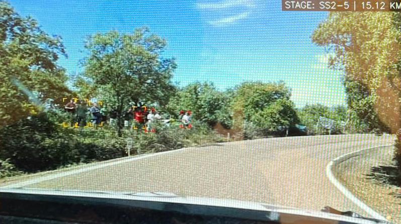 16:23 | TC5 Obejo - Villanueva de Córdoba › [FOTO] MUY URGENTE, necesitamos que de manera URGENTE os quitéis de estos sitios o nos veremos obligados a NEUTRALIZAR el tramo. Colabora con la organización. Gracias.