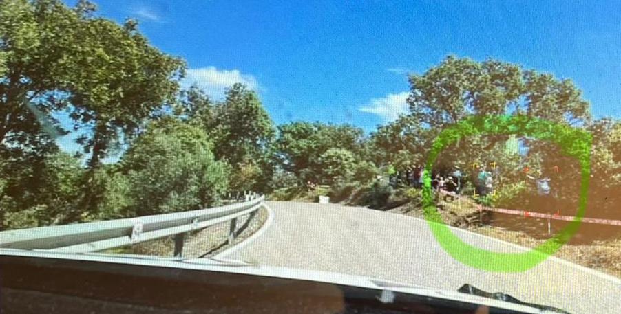 16:23 | TC5 Obejo - Villanueva de Córdoba › [FOTO] MUY URGENTE, necesitamos que de manera URGENTE os quitéis de estos sitios o nos veremos obligados a NEUTRALIZAR el tramo. Colabora con la organización. Gracias.