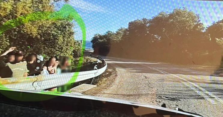 19:02 | TC7 Espiel › [FOTO] MUY URGENTE, la gente que estáis detrás de los guardarraíles os tenéis que poner en un sitio alto y seguro. Colabora con nosotros, muchas gracias.