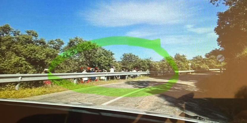 19:02 | TC7 Espiel › [FOTO] MUY URGENTE, la gente que estáis detrás de los guardarraíles os tenéis que poner en un sitio alto y seguro. Colabora con nosotros, muchas gracias.