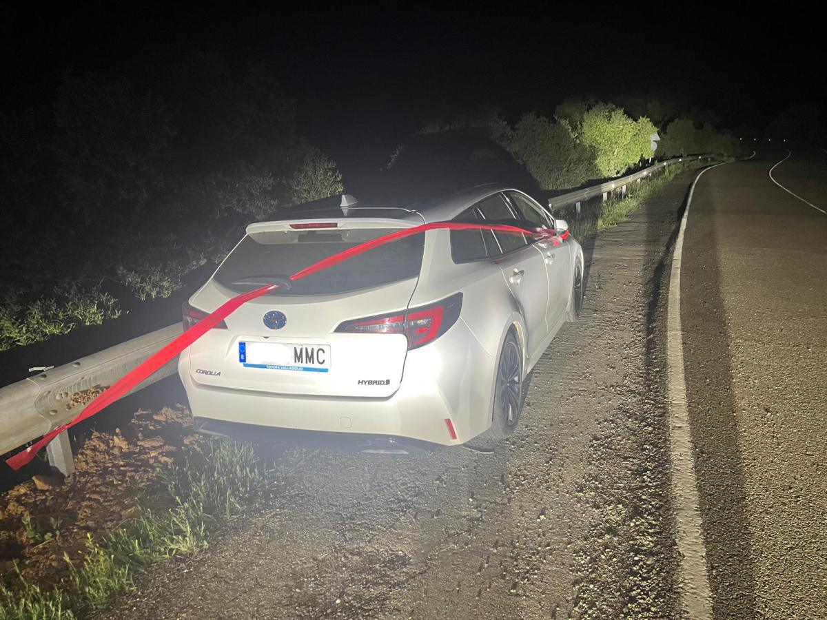 06:57 | TC8 Obejo › [FOTO] MUY URGENTE, el dueño de este coche tiene que retirarlo de esta posición de manera INMEDIATADA. No puede quedar ahí bajo ningún concepto. Muchas gracias.