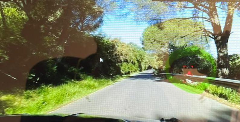 10:06 | TC9 Villaviciosa › [FOTO] MUY URGENTE, la gente que estáis detrás de los guardarraíles os tenés que quitar de ahí de manera URGENTE. Sitúate en sitios altos y elevados por favor. Colabora con nosotros, muchas gracias.