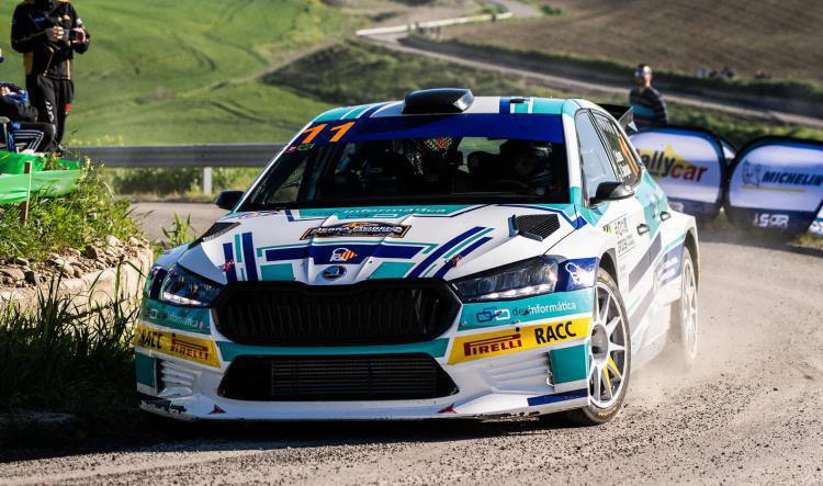 Jan Solans y Rodrigo Sanjuán (Skoda) lideran a tres tramos del final del 40º Rallye Internacional Sierra Morena