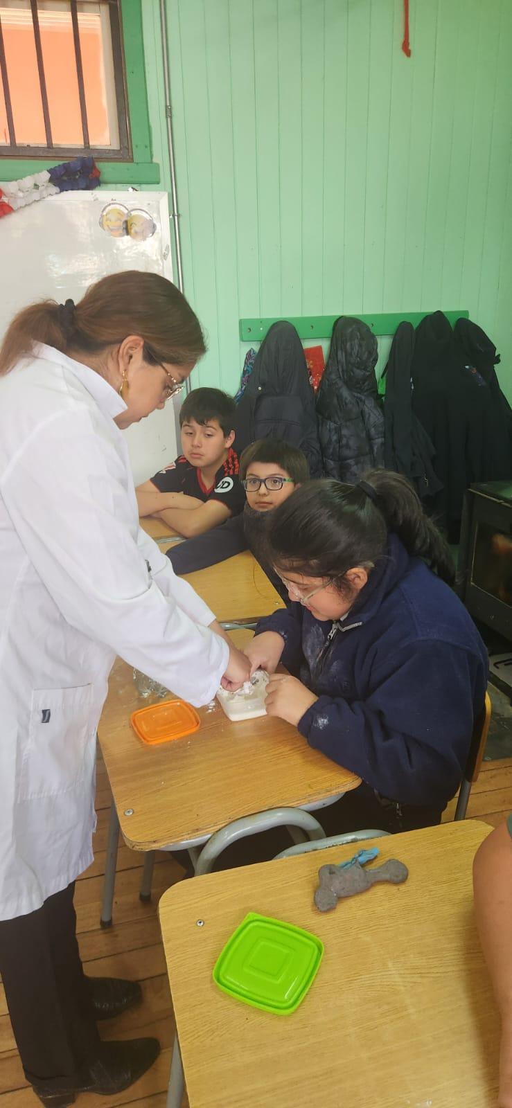 Jornada de ciencia en la Escuela Rural Cayumapu
