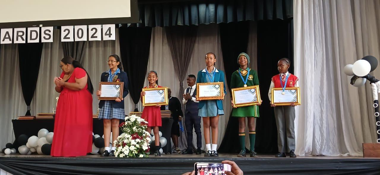 Grade 6 TOP Academic achievers in Circuit 2!