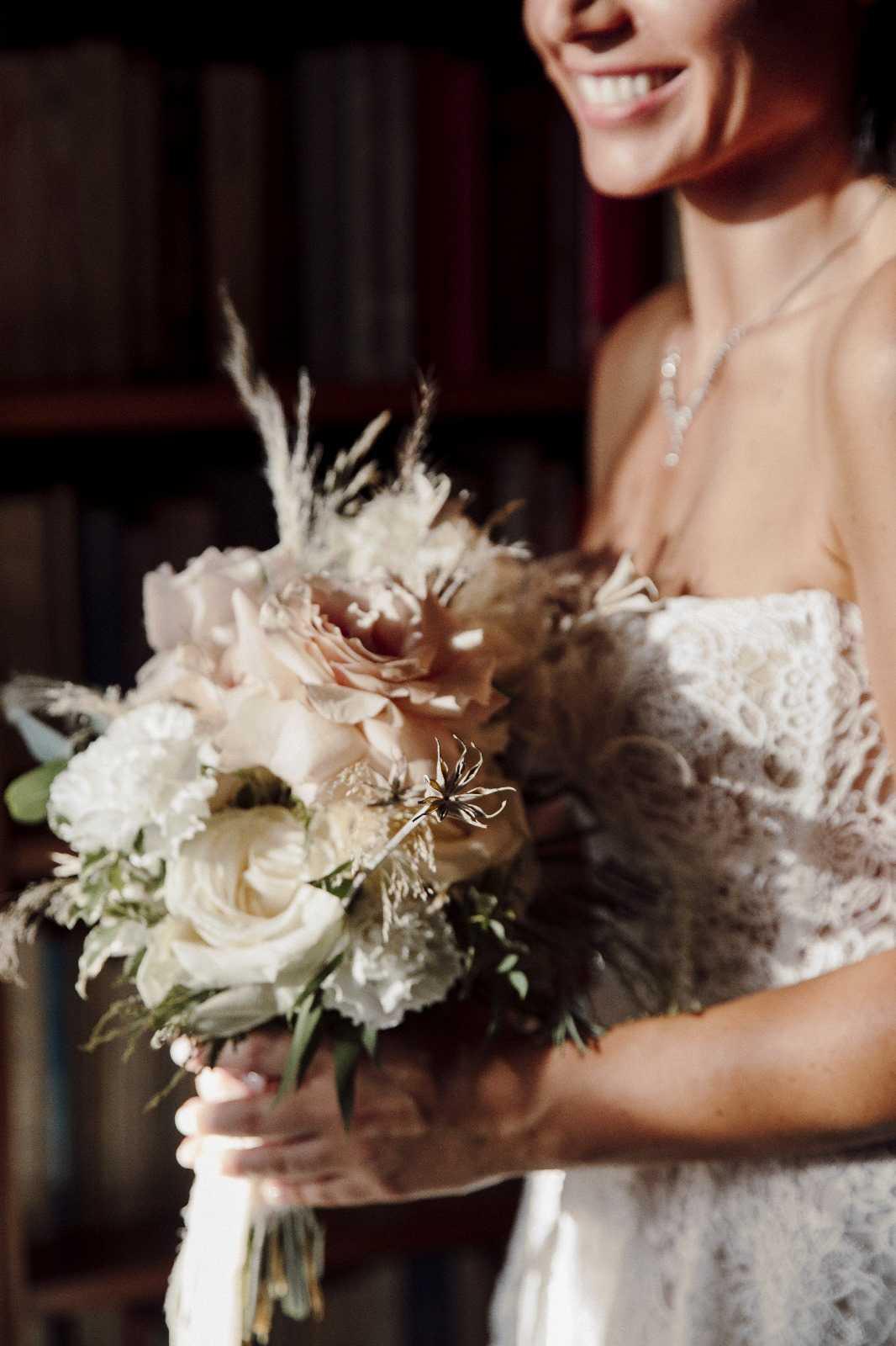 Tendenze Wedding 2026: Il Nuovo Volto del Lancio del Bouquet Tendenze Wedding 2026: Il Nuovo Volto del Lancio del Bouquet