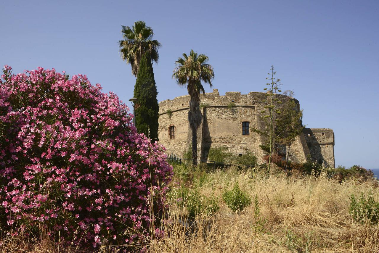 Torre Melissa, torre aragonese sul Mar Jonio