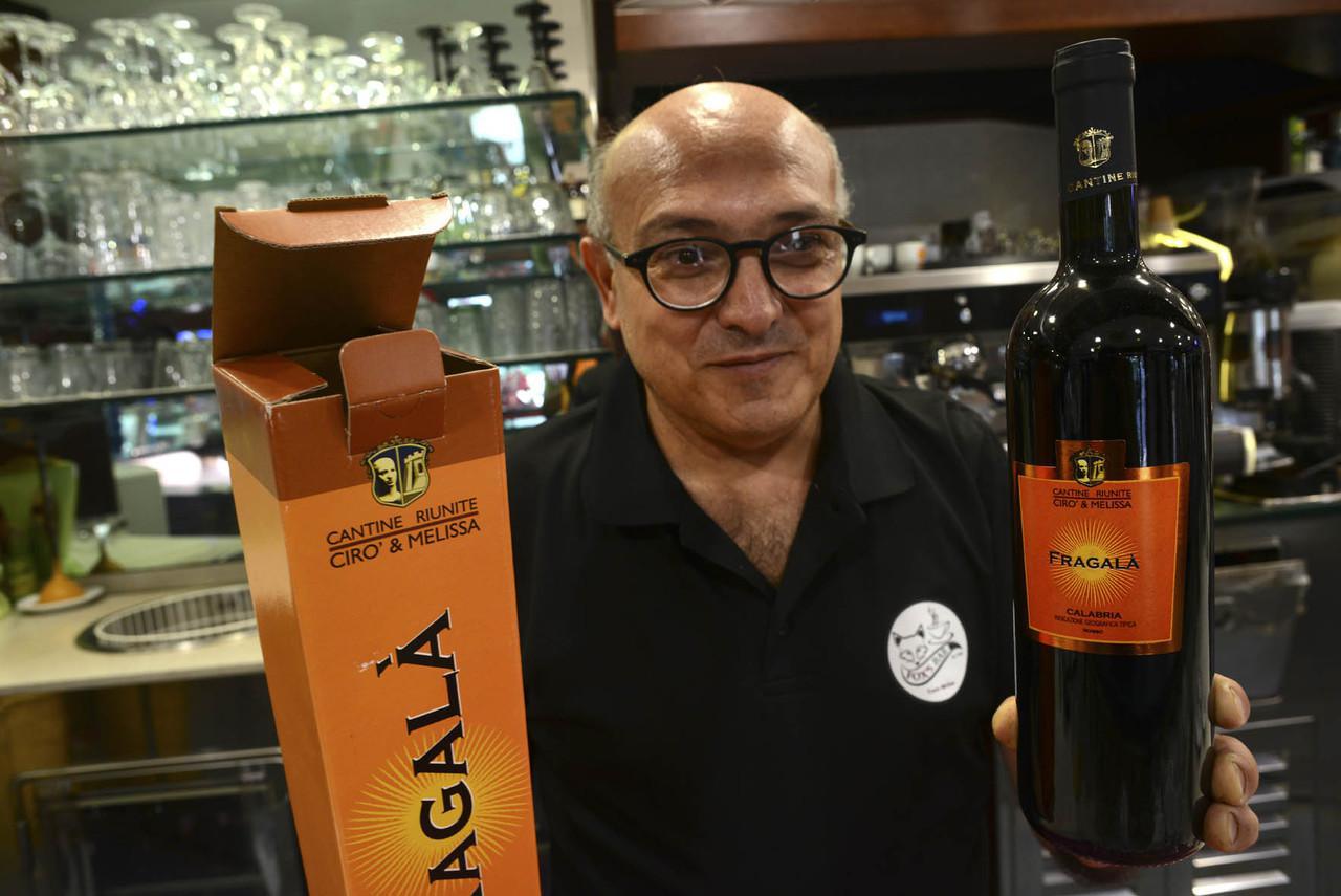 Torre Melissa, “Fox’s Bar”, Vino Fragalà, a ricordo dell’omonimo eccidio