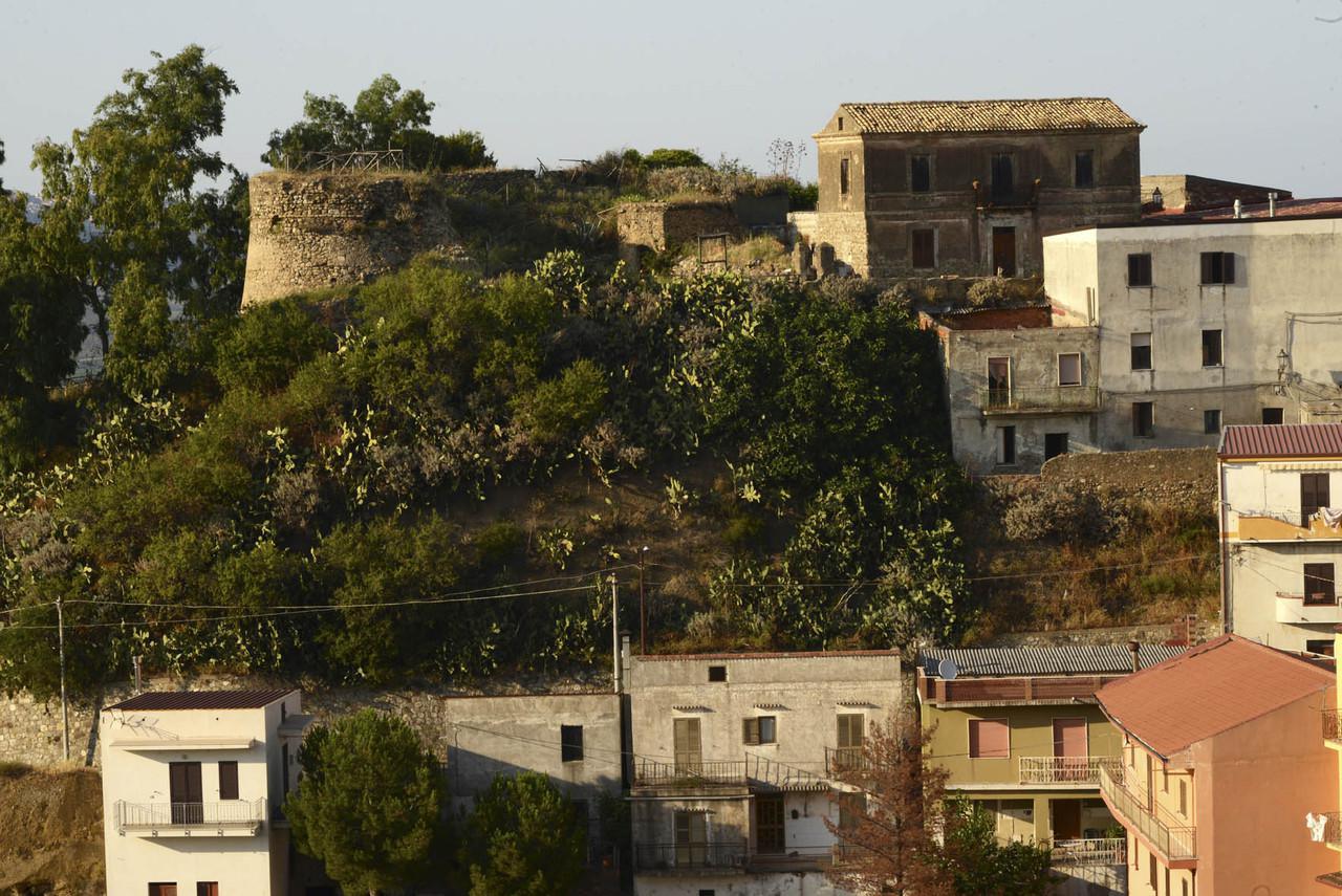Castello di origini normanne-angioine
