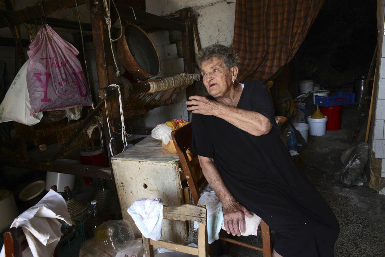 Maria Bevilacqua in ambiente domestico.