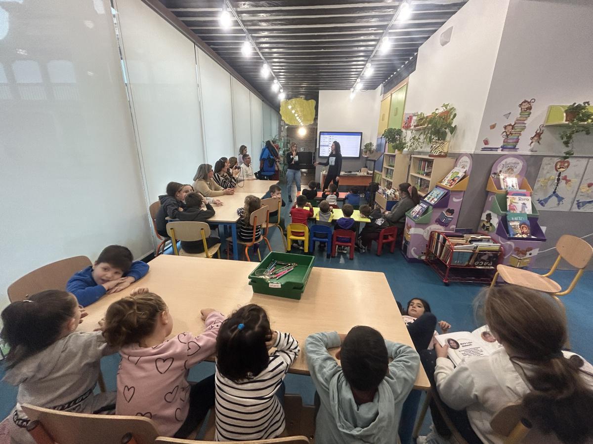 Visita de María Luján, escritora de "Zeta" Visita de María Luján, escritora de "Zeta"