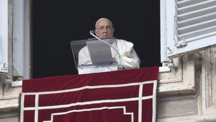 El Papa Francisco insta a las familias a asombrarse y encontrar la gracia en la cotidianidad