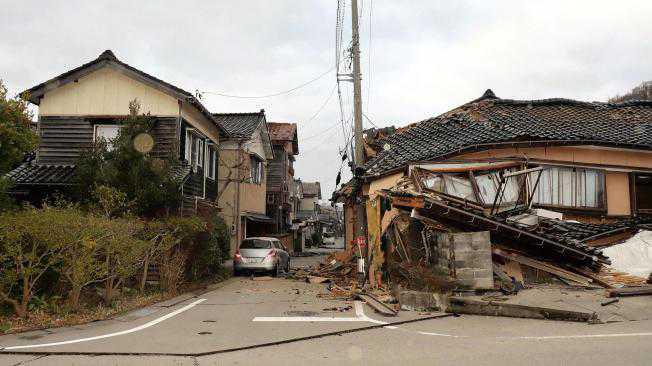 Papa Francisco muestra solidaridad con Japón tras devastadores sismos.