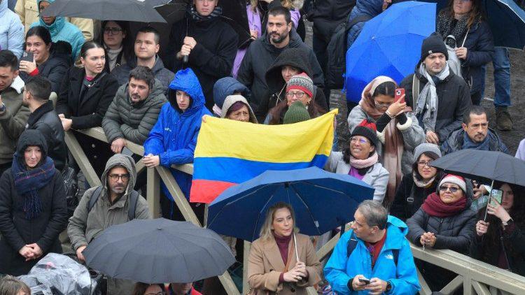 El Papa insta a la liberación incondicional de secuestrados en Colombia durante su mensaje del Ángelus